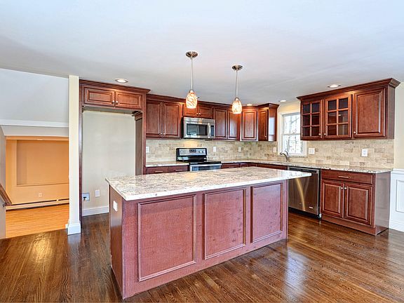 Renovated kitchen w/ island 