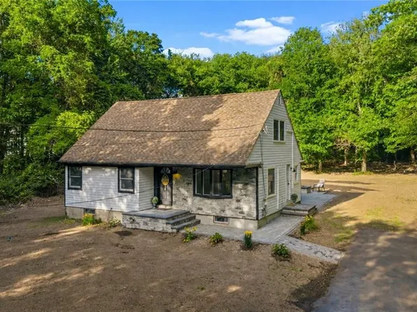 380 Brayton Rd, Tiverton, RI 02878