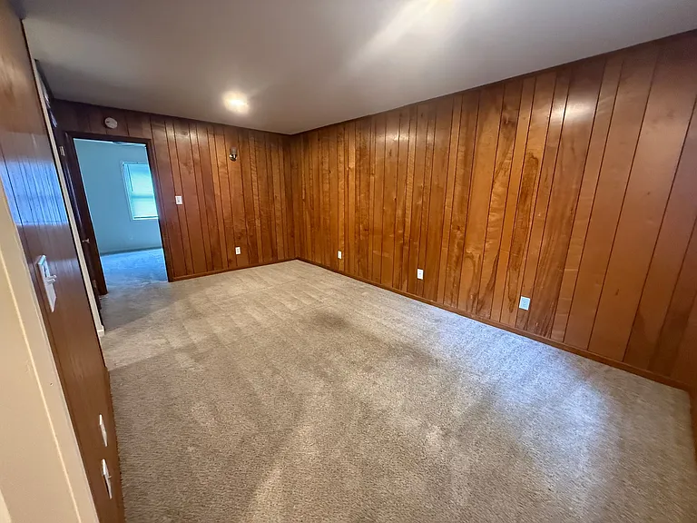 586 Franklin St — Photo 8