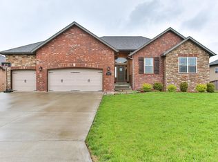 647 N Maplewood Hills Rd, Nixa, MO 65714