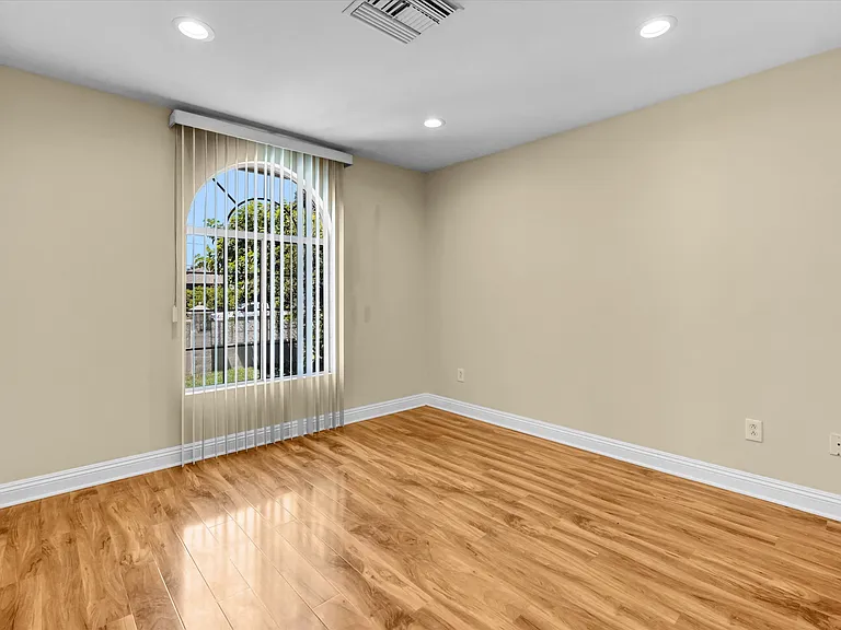 6942 Alcove Ave — Photo 10