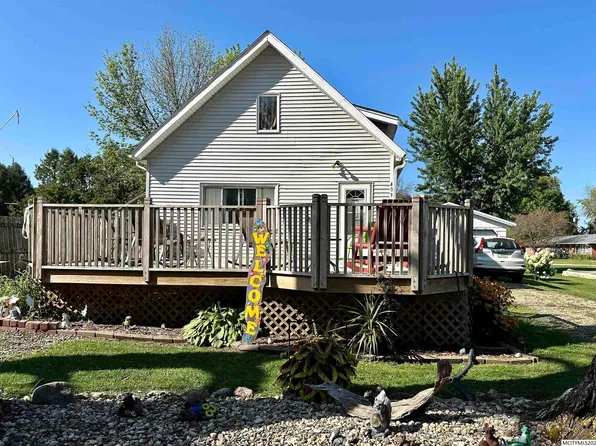 409 1st St, Grafton, IA 50440