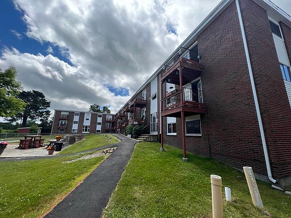 2nd image of 152 Rochester Hill Rd #16
