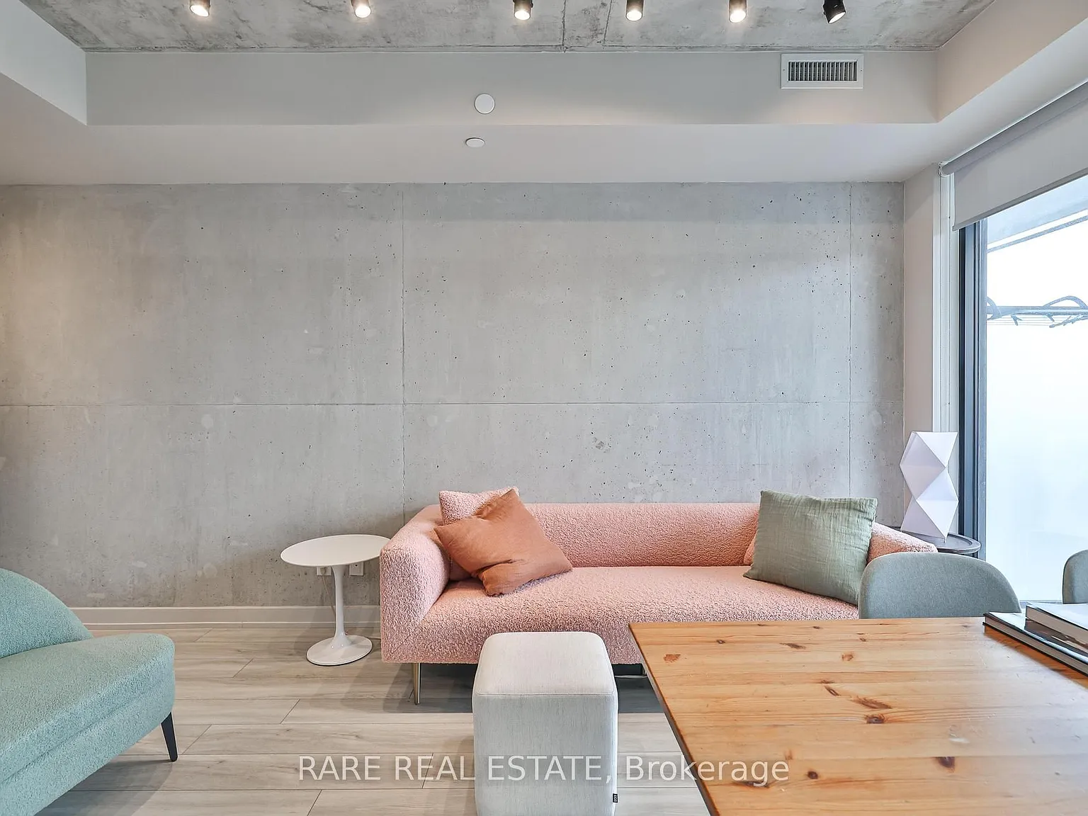 458 Richmond St W — Photo 3