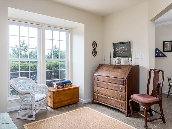 5th image of 300 Fairgate Dr