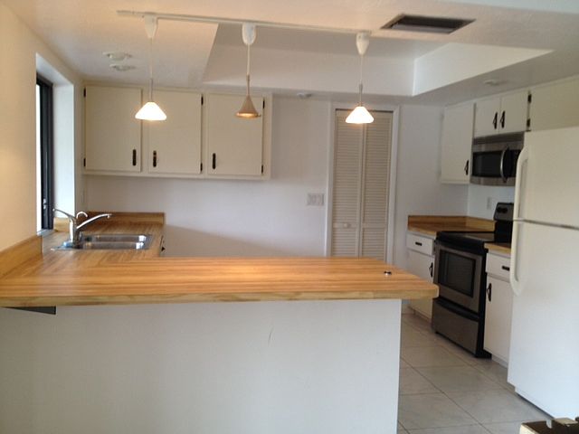 2nd image of 1211 Lenox Ct