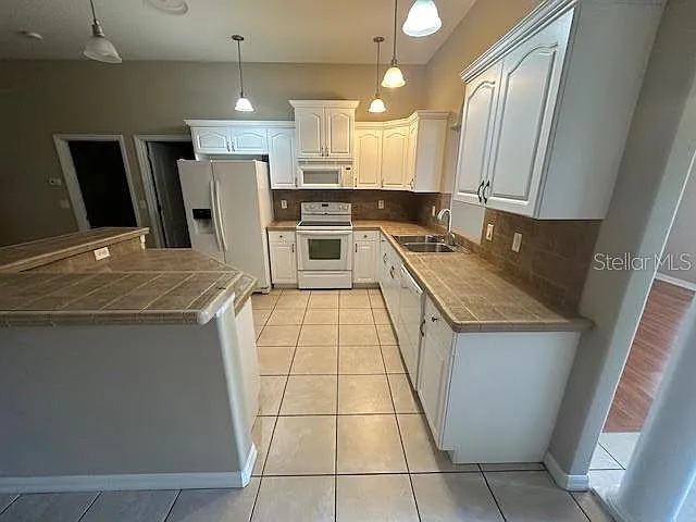 4 bed, 3.0 bath, 2056 sqft, $1,950 — Photo 3