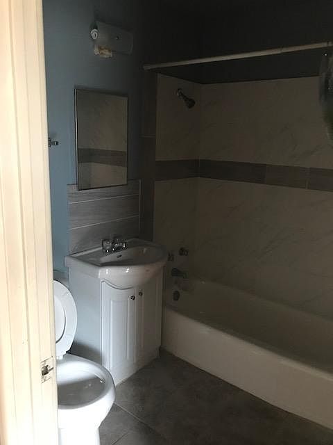 1st image of 226 W Division St #5