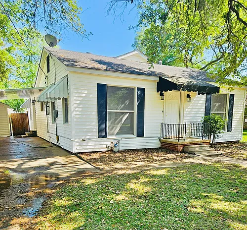 3337 Halsey St Photo 1