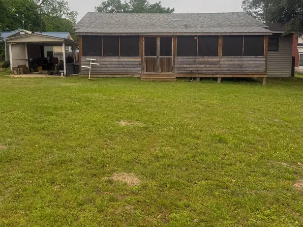 514 W Kaufman St, Gilmer, TX 75644