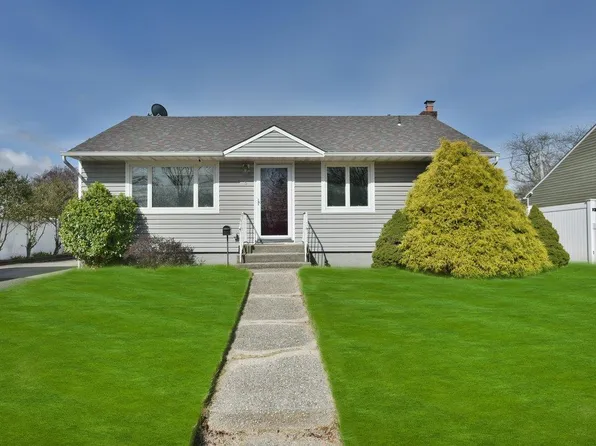 5 Imogene Drive, Massapequa, NY 11758