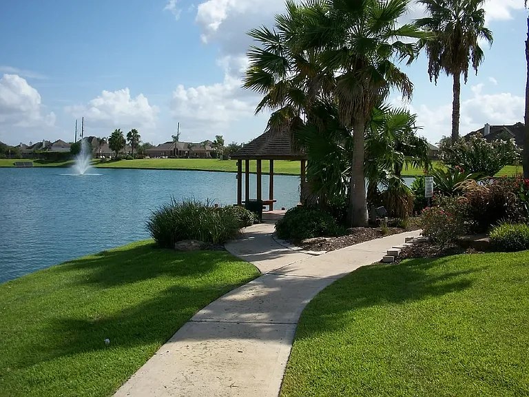 9406 Sunlake Dr — Photo 16