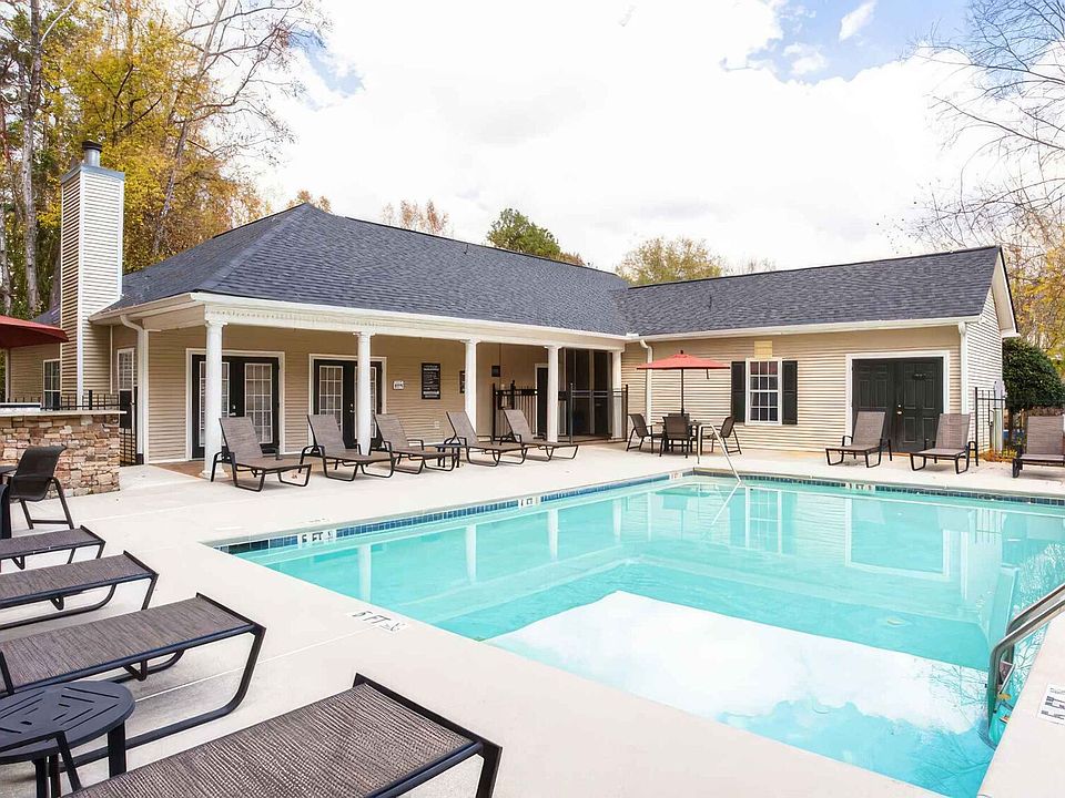 1st image of 22 Forest Cir #1-0102