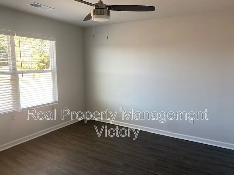122 Marina Dr — Photo 9