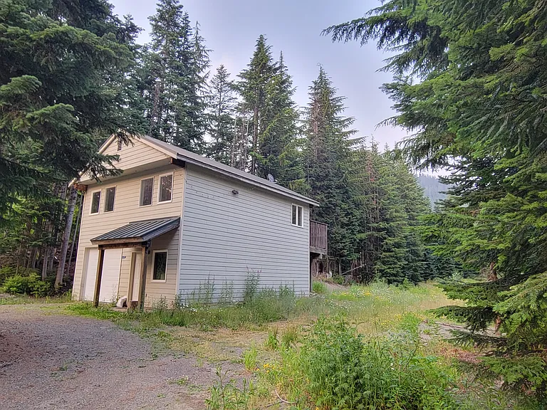 962 Yellowstone Rd — Photo 2