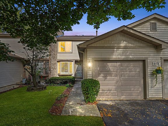 2nd image of 218 E Forest Knoll Dr