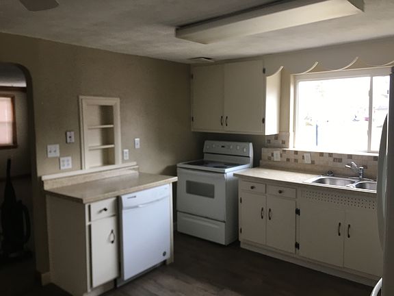 3rd image of 210 W South St