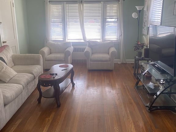 5th image of 416 Wells Street
