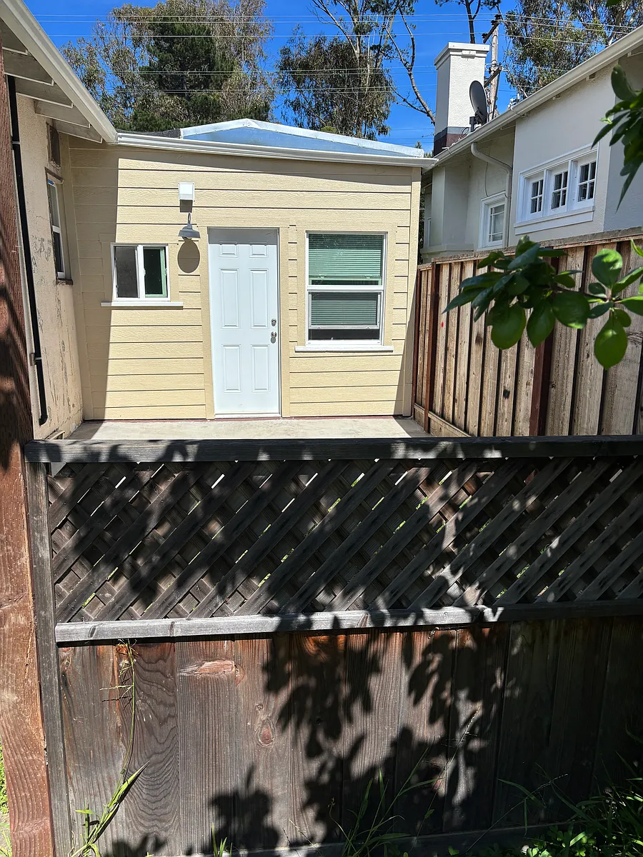Building Photo - 212A San Antonio Ave #212A