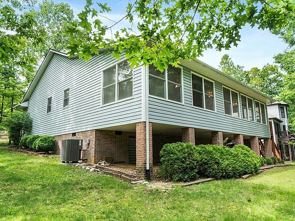 2nd image of 120 Pheasant Rd