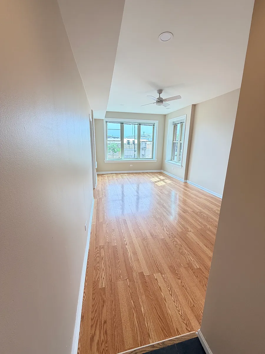 Building Photo - 3240 W Augusta Blvd #2