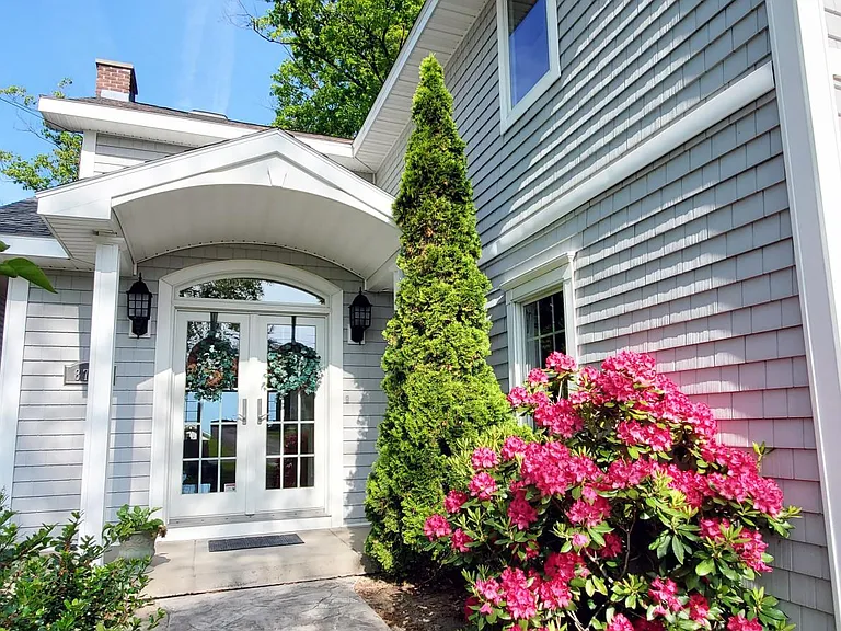 8756 Lake Shore Rd — Photo 2