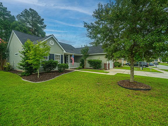 3rd image of 83 Avonshire Dr