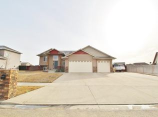 2825 Grey Eagle Pass, Minot, ND 58703