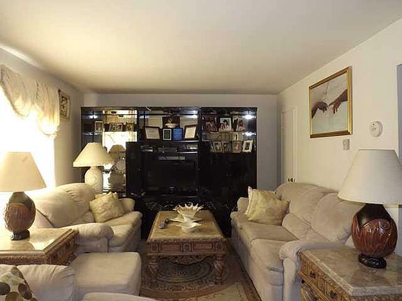 3rd image of 4 Red Barn Ln #4