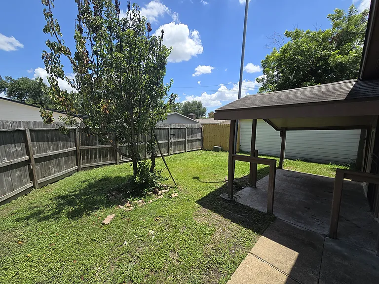 14327 Lorne Dr — Photo 4