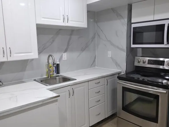 582 Strouds Ln, Pickering, ON L1V 4S6