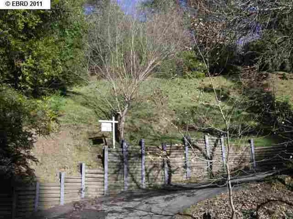 7315 Saroni Dr, Oakland, CA 94611