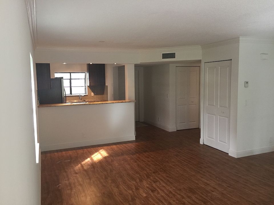 Great Room to Kitchen