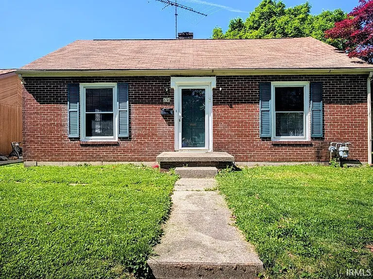 636 W University Ave — Photo 1