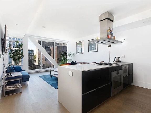 4th image of 100 Norfolk St #6C