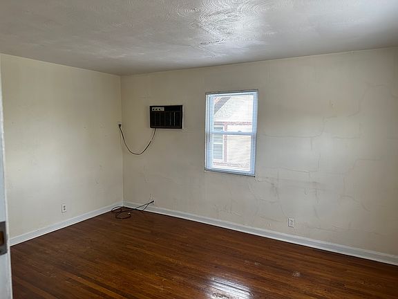 3rd image of 2911 Euclid Ave APT 4