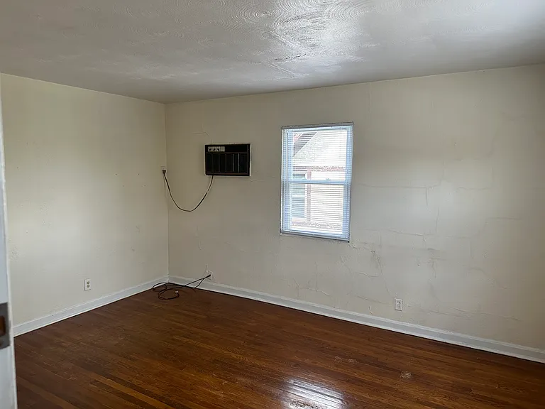 2911 Euclid Ave #4 — Photo 3