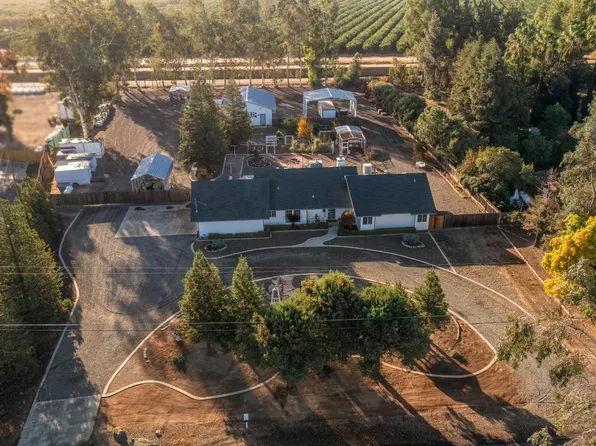 37144 Kensington Dr, Madera, CA 93636