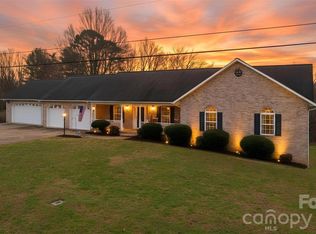 201 Midway Park Ln, Taylorsville, NC 28681