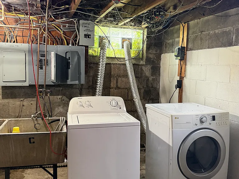 Washer & Dryer Included