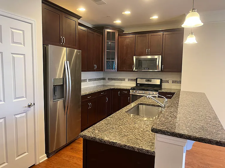 1007 Bradish Ln — Photo 7