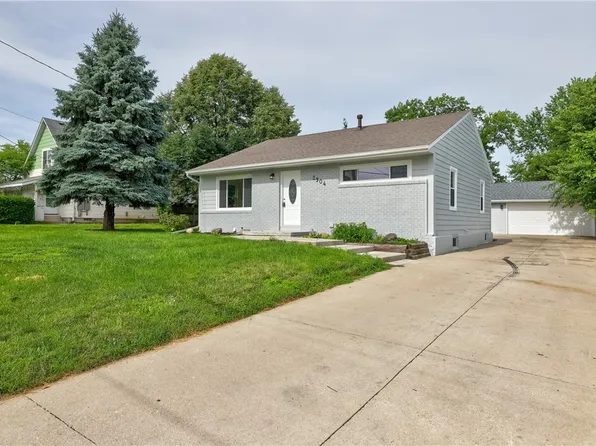 2904 61st St, Des Moines, IA 50322