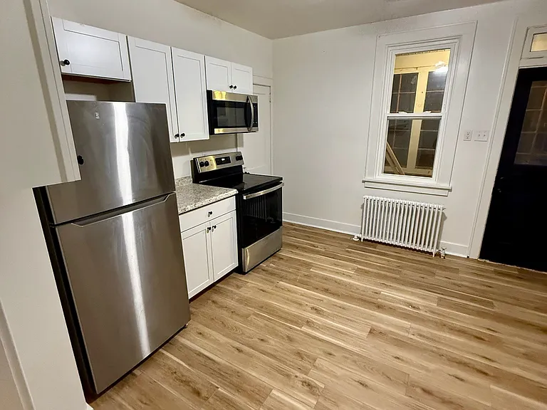 901 Saint Nicholas Dr — Photo 1
