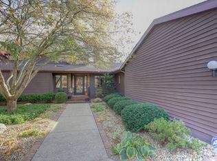 111 W Whitehall Ct, Urbana, IL