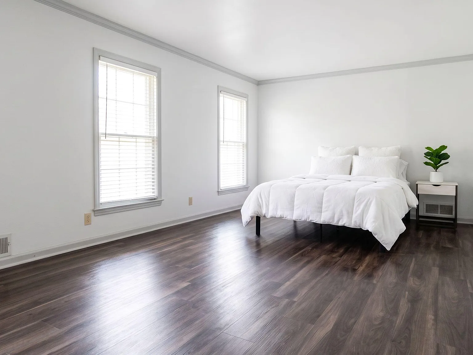4 bed, 2.0 bath, 1719 sqft, $845 — Photo 1
