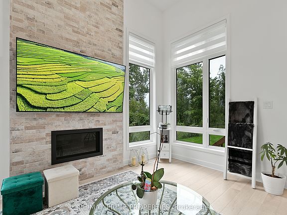 4th image of 194 Bristol Cres