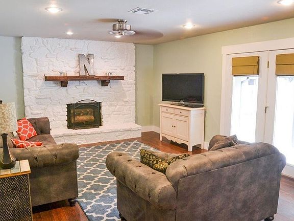 5th image of 2727 W White Oak Dr