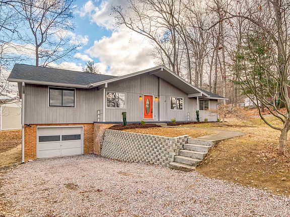 3rd image of 1090 Thorn Cir