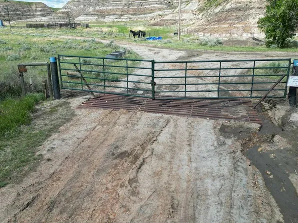 Highway 10, East Drumheller, AB T0J 0Y0
