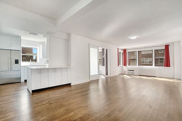 1st image of 20 Beekman Pl APT 7D